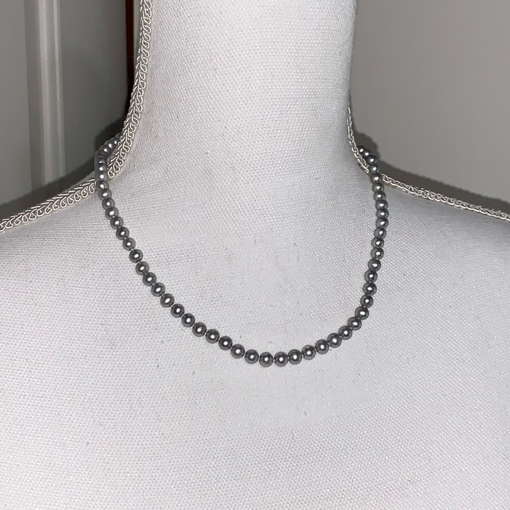 3/$10 🔆 Gray Faux Pearl Necklace 18”